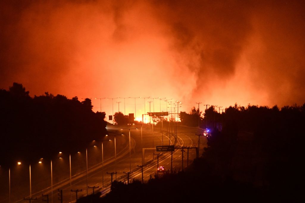 Πύρινος Εφιάλτης στη Βόρεια Αττική - Εκκενώθηκε οικισμός και προς Μαραθώνα