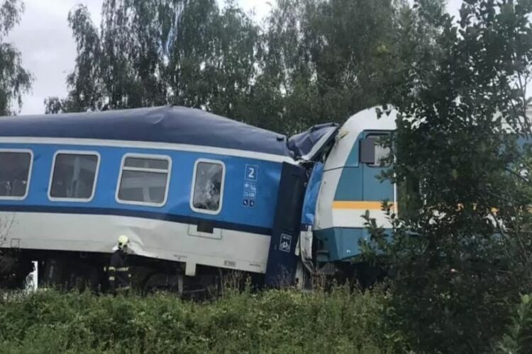 Τσεχία: Δύο νεκροί και πολλοί τραυματίες από σύγκρουση τρένων