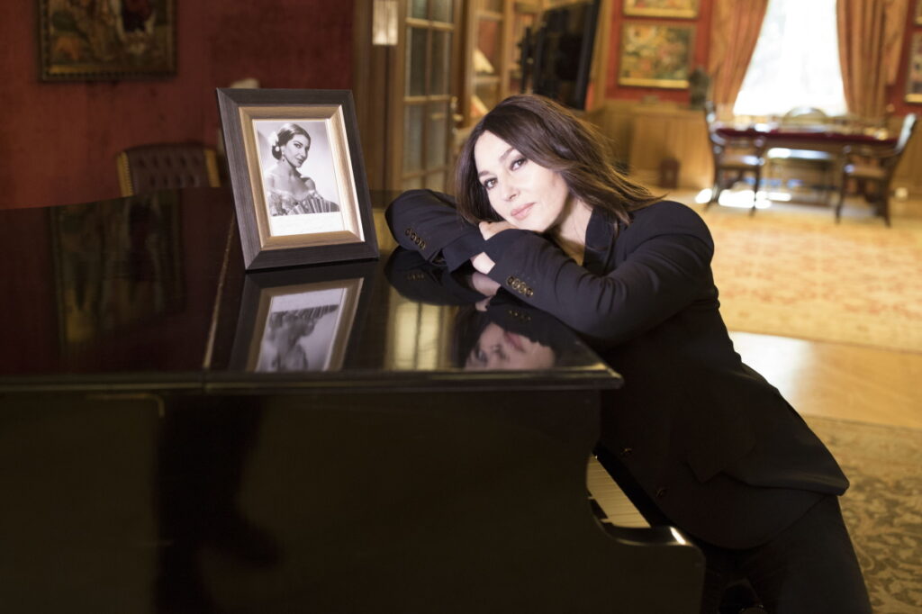 H Monica Bellucci στην Ωνάσειο Βιβλιοθήκη