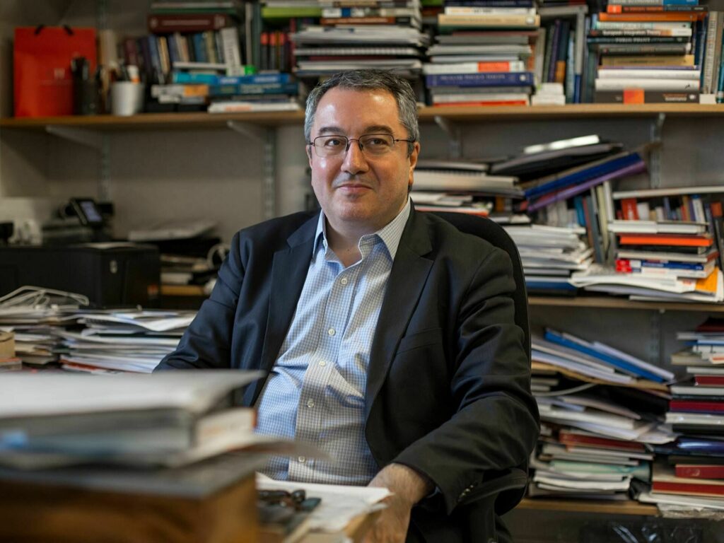 Μόσιαλος: Κάποιοι παραμυθιάζουν τους πολίτες ότι τα μονοκλωνικά αντισώματα αποτελούν λύση για την Covid-19