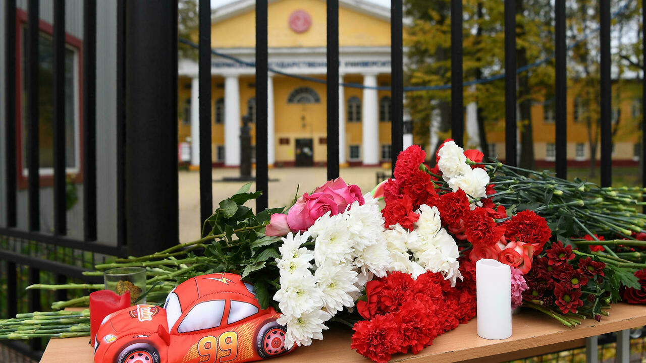Ρωσία: Η πόλη Πέρμ αποτίνει φόρο τιμής στα έξι θύματα του μακελειού