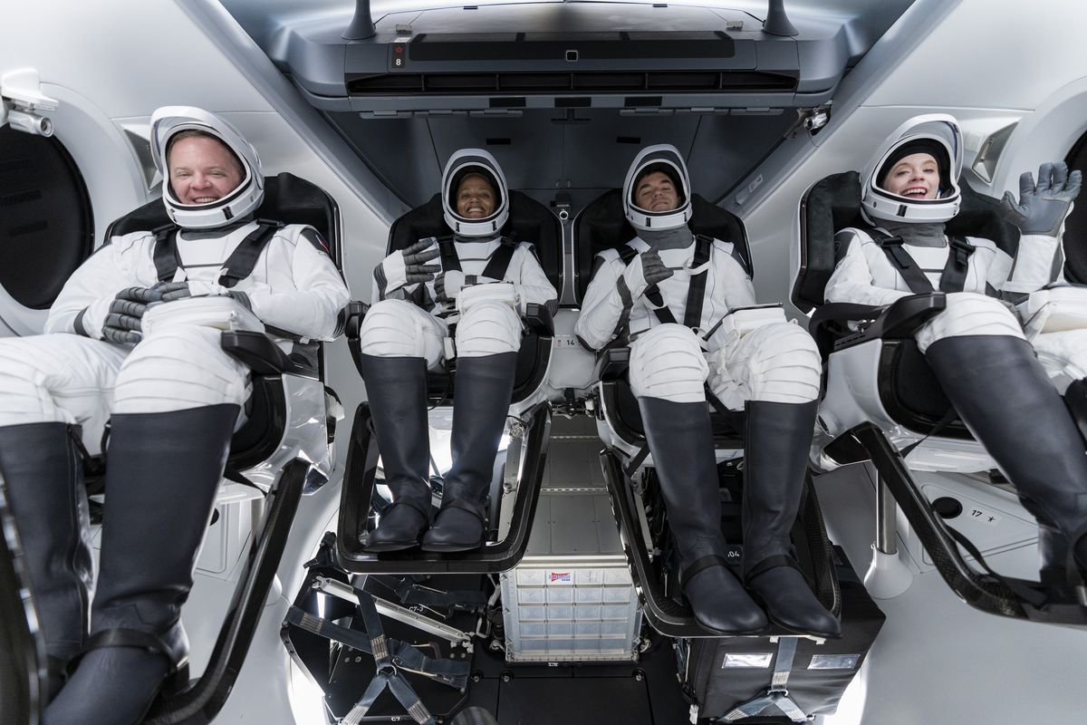 SpaceX: Στο διάστημα η πρώτη αποστολή με απλούς πολίτες