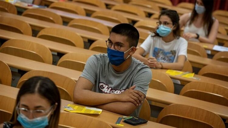ΕΚΠΑ: Με μάσκες και rapid test οι φοιτητές στο πανεπιστήμιο