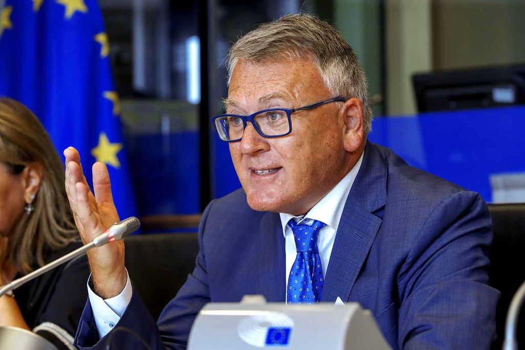 Νικολά Σμιτ: Στην Αθήνα ο επίτροπος Απασχόλησης και Κοινωνικών Δικαιωμάτων