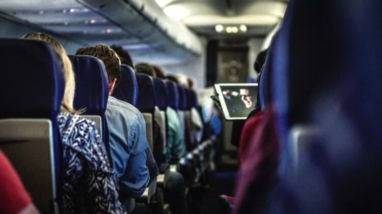 Καυτή πτήση: Ροζ βίντεο άφησε άναυδους τους επιβάτες