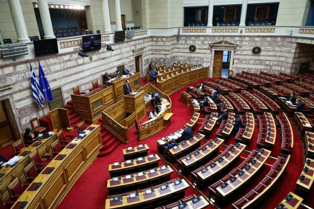 Με ψήφους της ΝΔ και του ΚΙΝΑΛ εγκρίθηκε το νομοσχέδιο για τη θαλάσσια πολιτική