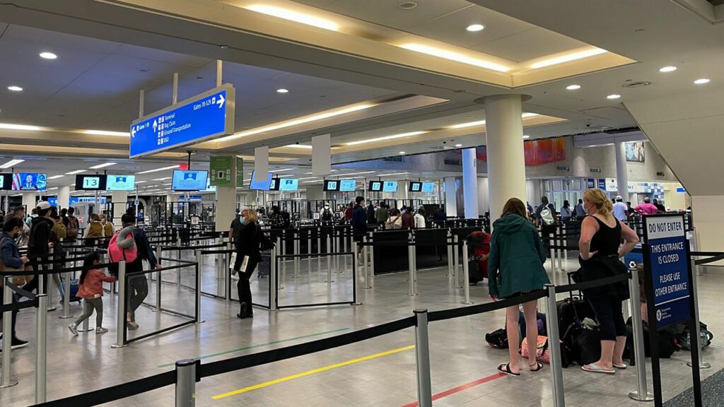 ΕΕ: Ποιες αεροπορικές εταιρείες θα αποζημιώνουν εγκαίρως μετά από ακυρώσεις