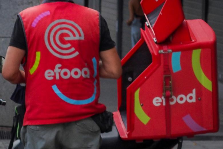 efood: Μετατρέπει τις συμβάσεις των διανομέων σε αορίστου χρόνου