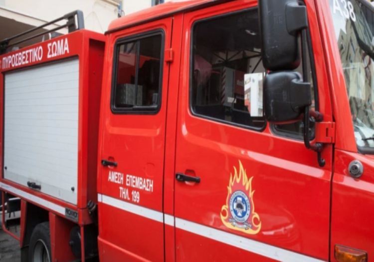 Έκρηξη σε σπίτι στα Καλύβια - Δύο τραυματίες