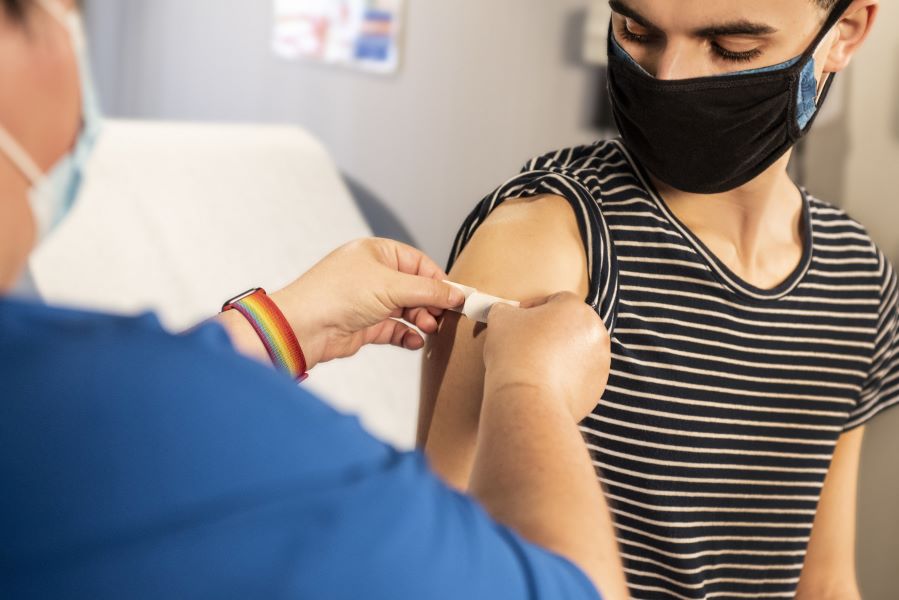 Τον Οκτώβριο ξεκινούν οι εμβολιασμοί κατά του Covid-19 στον παιδίατρο