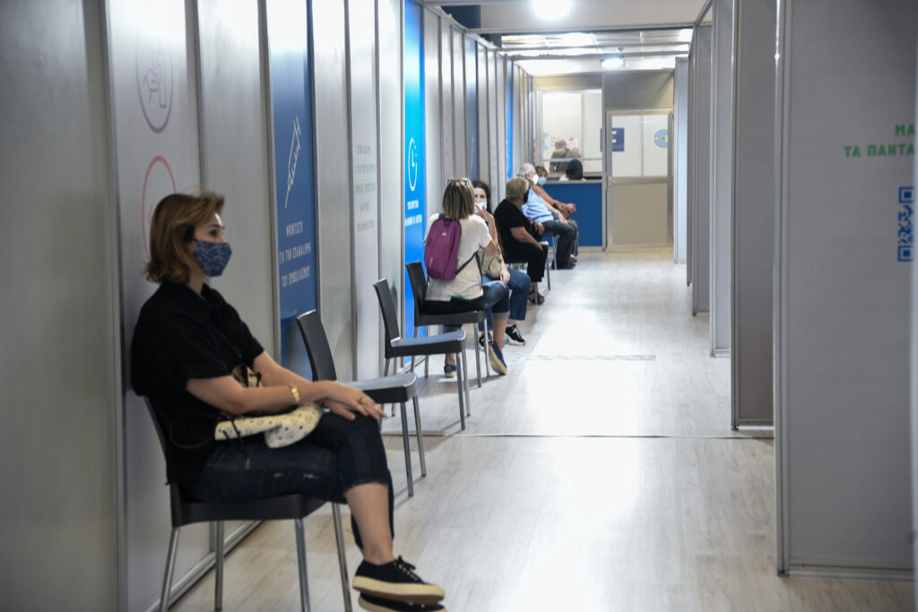 ΣΥΝΕΧΙΖΟΝΤΑΙ ΟΙ ΕΜΒΟΛΙΑΣΜΟΙ ΚΑΤΑ ΤΟΥ ΚΟΡΟΝΟΪΟΥ ΣΤΟ MEGA ΕΜΒΟΛΙΑΣΤΙΚΟ ΚΕΝΤΡΟ “ΠΡΟΜΗΘΕΑΣ”(EUROKINISSI/ΜΙΧΑΛΗΣ ΚΑΡΑΓΙΑΝΝΗΣ)