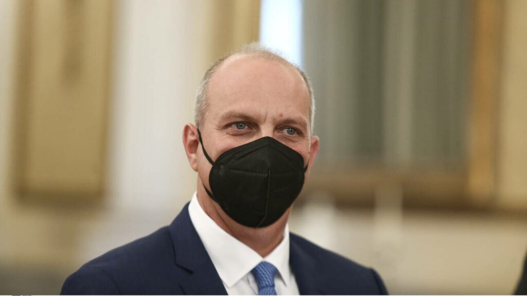 Οικονόμου: «Θέλουμε τη ΔΕΗ του κ. Φωτόπουλου ή μια σύγχρονη επιχείρηση;»