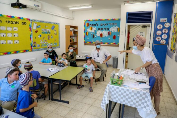 Ισραήλ: Μόνο με αρνητικό rapid test οι ανεμβολίαστοι εκπαιδευτικοί στα σχολεία