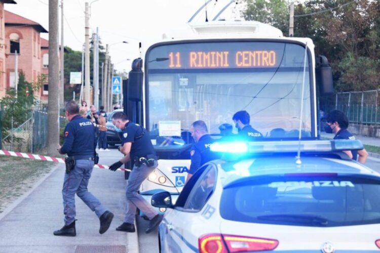 Ιταλία: Σε σοβαρή κατάσταση παιδί που μαχαιρώθηκε από επιβάτη λεωφορείου
