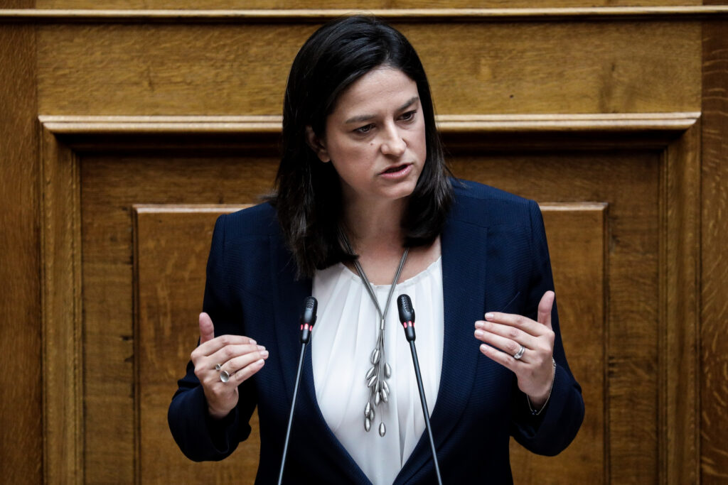 Κεραμέως: Στήριξη στους εκπαιδευτικούς μετά το επεισόδιο στα Καμίνια