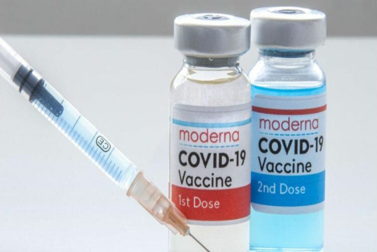 Αίτημα από τη Moderna για χορήγηση τρίτης δόσης του εμβολίου της