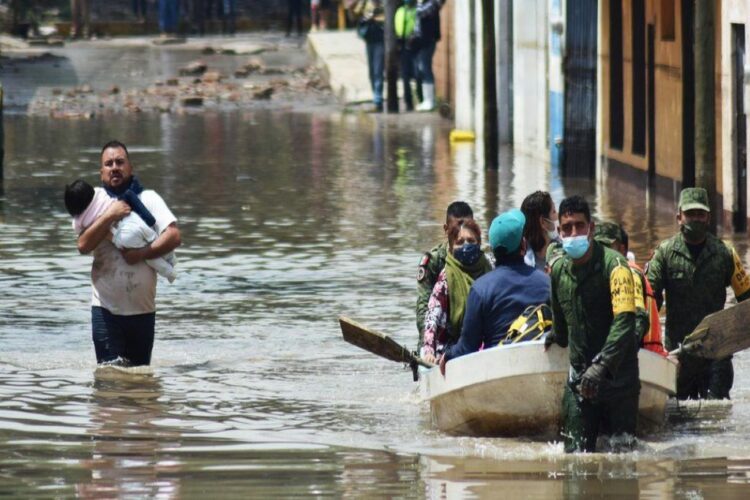 Πλημμύρες στο Μεξικό: Αναπτύχθηκε ο στρατός για να βοηθήσει τους πληγέντες
