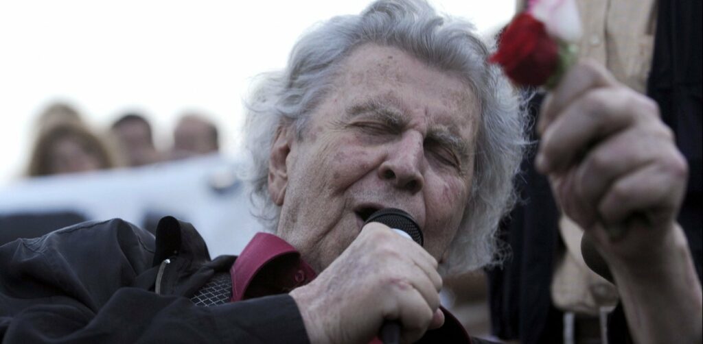 https://radar.gr/article/efyge-simera-apo-ti-zoi-o-megalos-synthetis-kai-agonistis-mikis-theodorakis-se-ilikia-96-eton