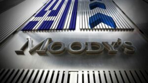 Moody’s: 3-4 δισ. θα λάβει το ΤΧΣ για τα ποσοστά του στις τράπεζες