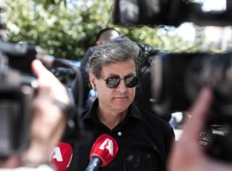 Νίκος Κουρής: Το Δικαστήριο του απαγόρευσε να χρησιμοποιεί το επίθετο «Θεοδωράκης»