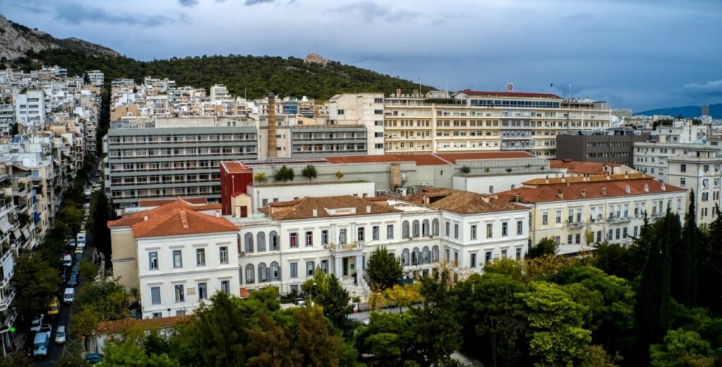 9 στους 10 έκαναν τελικά το εμβόλιο στο ΕΣΥ – Συνεχίζονται οι αναστολές