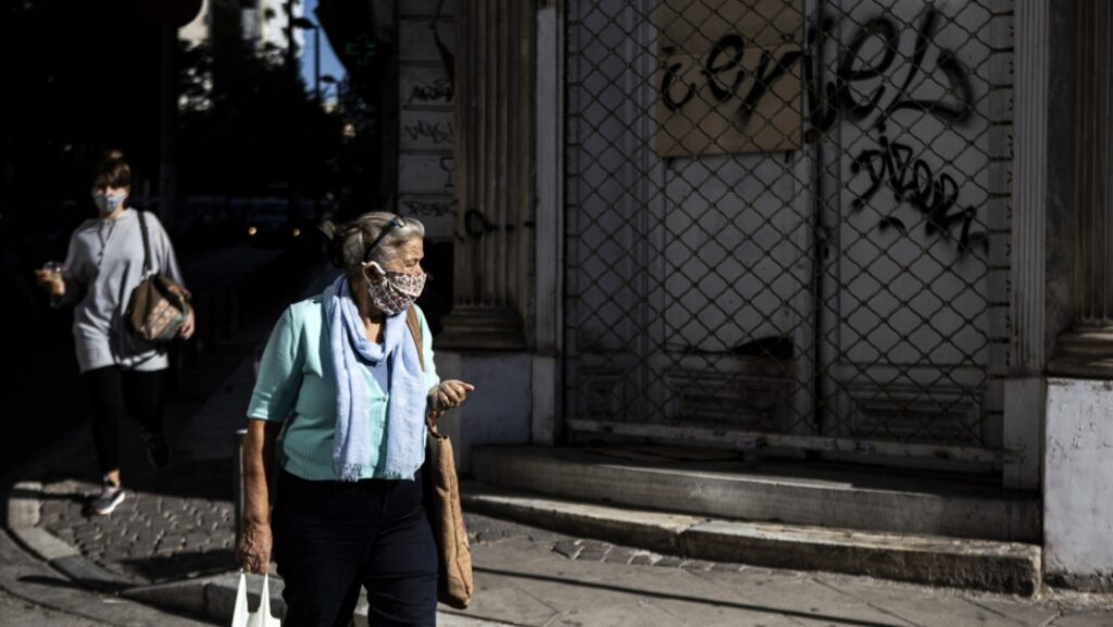 Παγώνη: Με μάσκες μέχρι την άνοιξη του 2022