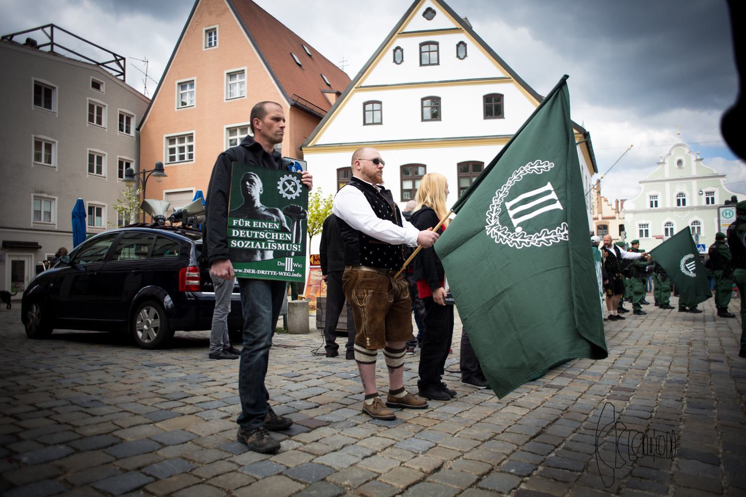 Γερμανία: Oι αφίσες ακροδεξιών με το σύνθημα «Κρεμάστε τους Πράσινους», προκαλεί αντιδράσεις