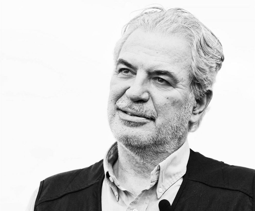 Σύμφωνα με το Σύνταγμα ο υπουργός πρέπει να έχει τις προϋποθέσεις εκλογής ως βουλευτής