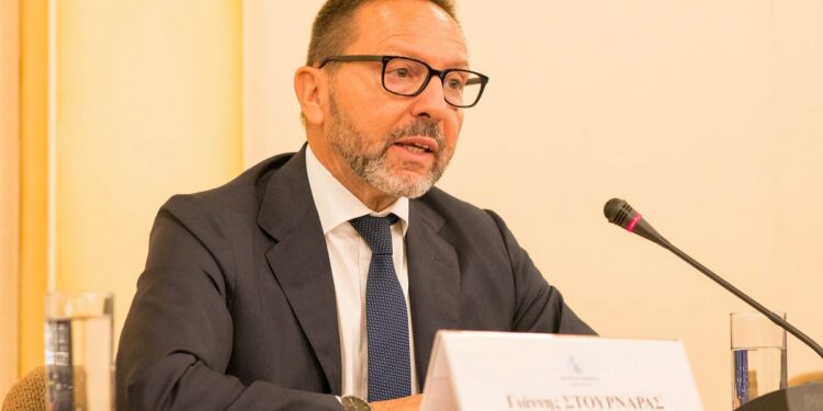 Στουρνάρας: Πιθανή από εφέτος η επιστροφή της ελληνικής οικονομίας στα προ της πανδημίας επίπεδα