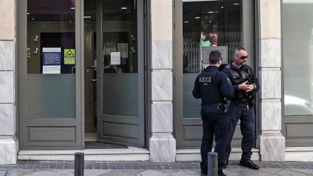 Συνελήφθη ο ληστής με το τατουάζ από την ληστεία τράπεζας στην Μητροπόλεως