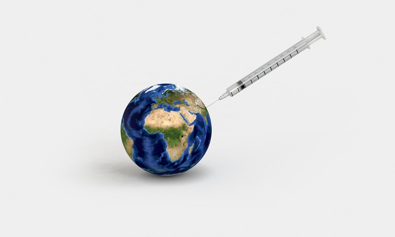 Γιατί πρέπει να εμβολιαστούμε: Ειδικοί επιστήμονες απαντούν σε ερωτήματα σχετικά με τον εμβολιασμό