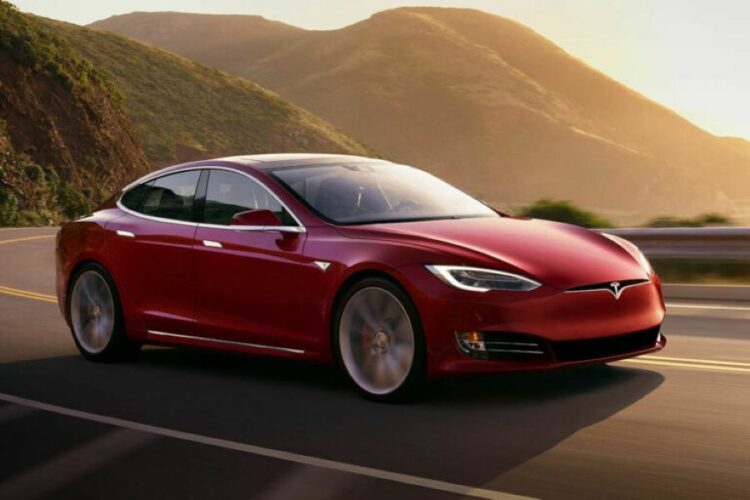Tesla: Τα δημοφιλή μοντέλα της είναι ήδη σχεδόν sold out ως το 2022