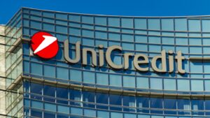 Unicredit: Η Ελλάδα πρωταθλήτρια στη μείωση του δημοσίου χρέους μετά την πανδημία