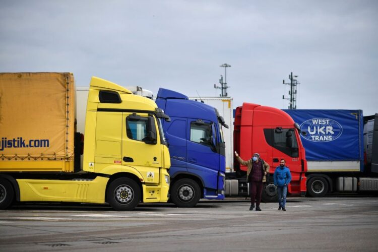 ΕΛΣΤΑΤ: Ανοδος 6,9% στο βάρος των φορτίων/εμπορευμάτων που διακινήθηκαν με φορτηγά οχήματα το γ