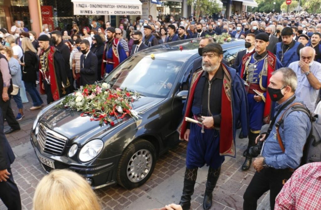 Με ριζίτικα το τελευταίο αντίο στον Μίκη Θεοδωράκη (live)