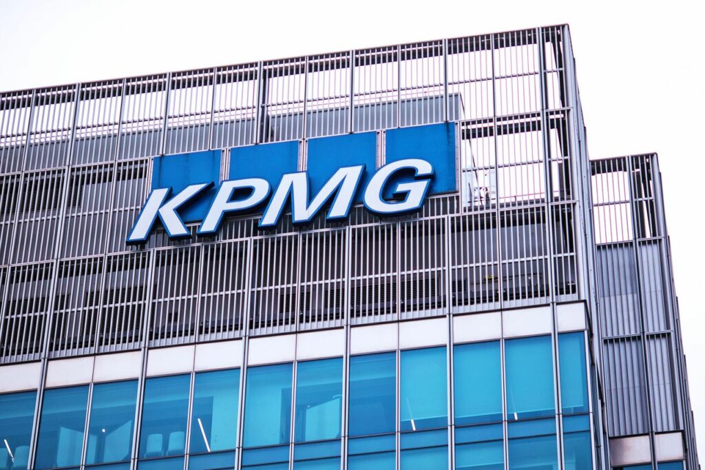 Έρευνα: Αυξάνεται η εμπιστοσύνη των CEOs για την παγκόσμια οικονομία