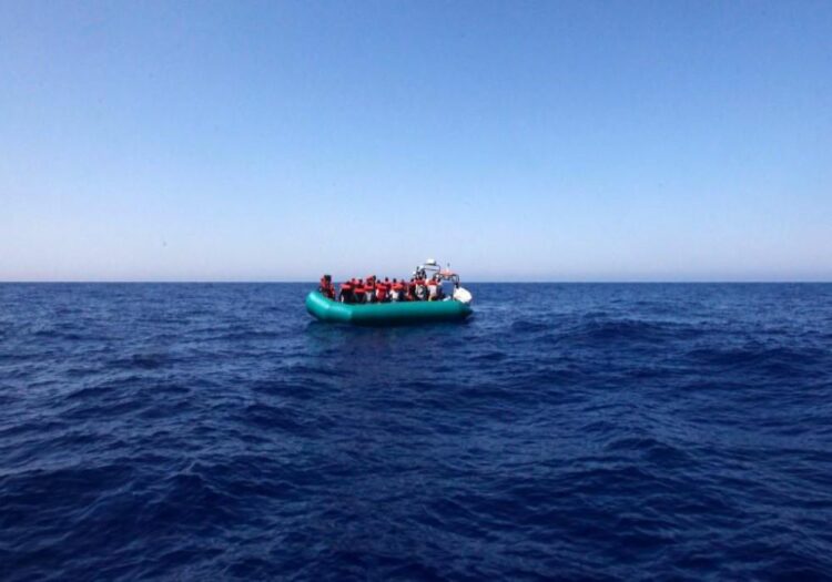 Kεντρική Μεσόγειος: Πάνω από 120 πρόσφυγες κινδυνεύουν να πνιγούν