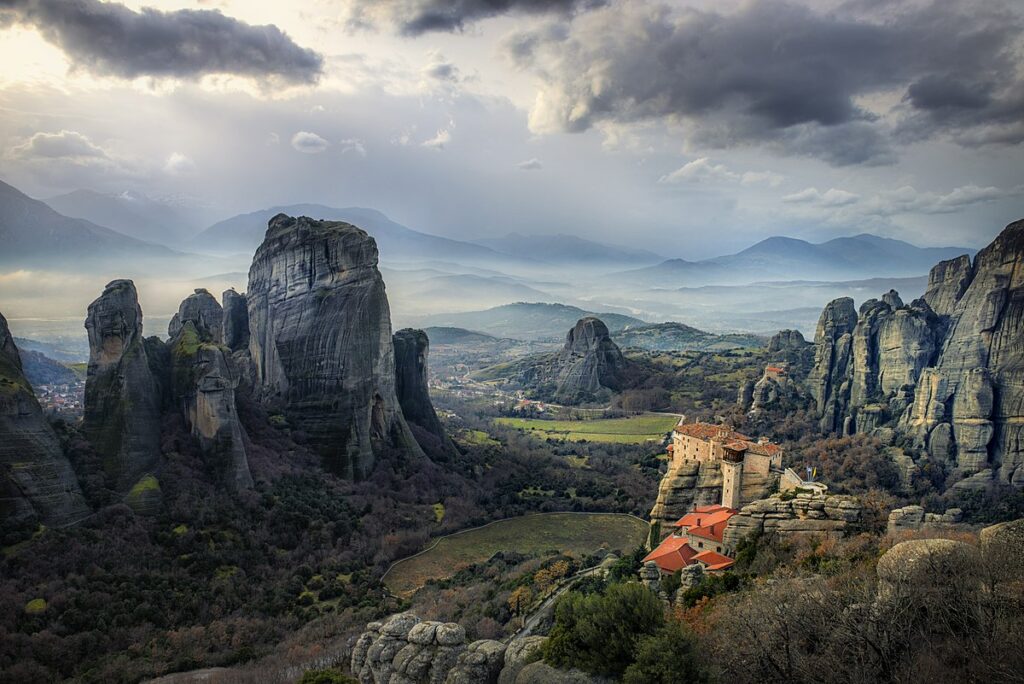 1200px-Meteora`s_monastery_2