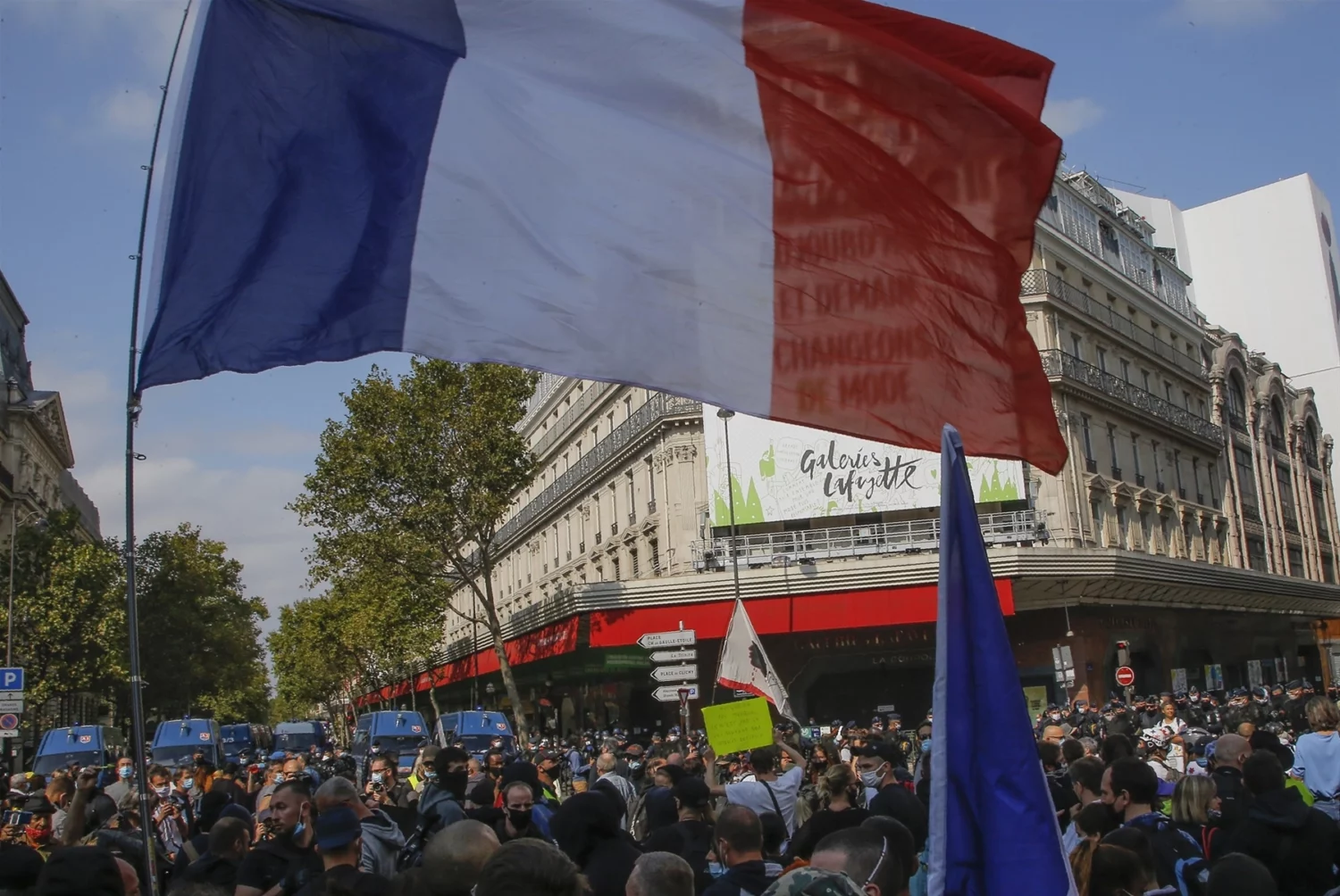 Γαλλία: Στους δρόμους τα συνδικάτα, ζητούν μεγαλύτερους μισθούς λόγω της αύξησης του κόστους διαβίωσης