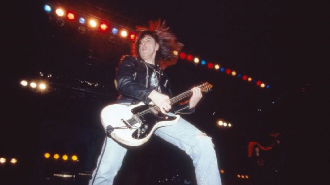 Η κιθάρα του θρύλου των Ramones, Johnny, πωλήθηκε σχεδόν 1 εκατ.