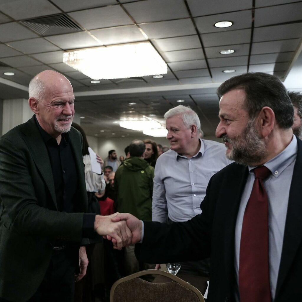Ο Β. Κεγκέρογλου απέσυρε την υποψηφιότητά του για την ηγεσία του ΚΙΝΑΛ