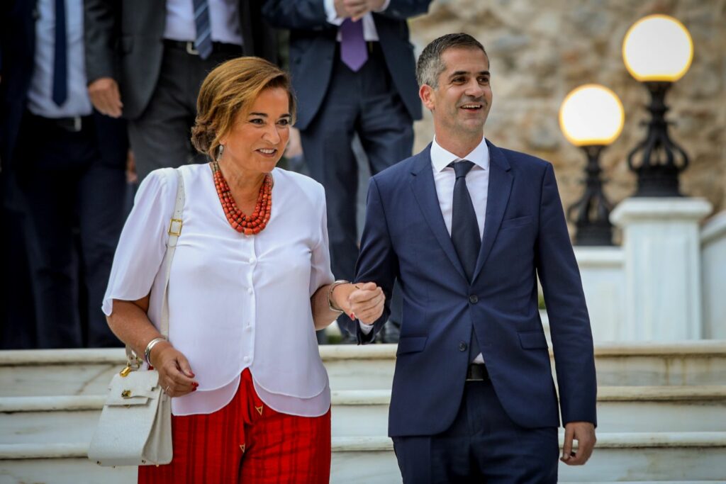 Ο Κώστας Μπακογιάννης: «Η μητέρα μου έχει δώσει πολλή αγάπη και τώρα την παίρνει πίσω»