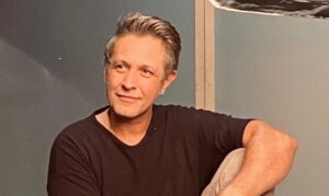 Ο Αιμίλιος Χειλάκης αποκαλύπτει ότι αφαίρεσε όγκο από το κεφάλι