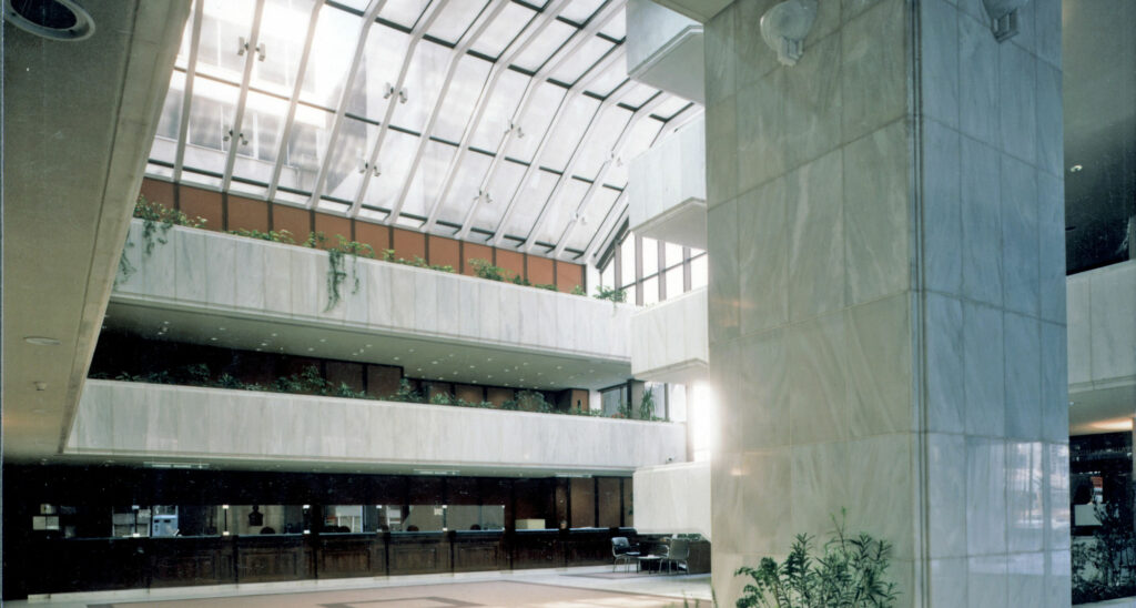 Φωτιά στο κεντρικό κτήριο της Alpha Bank