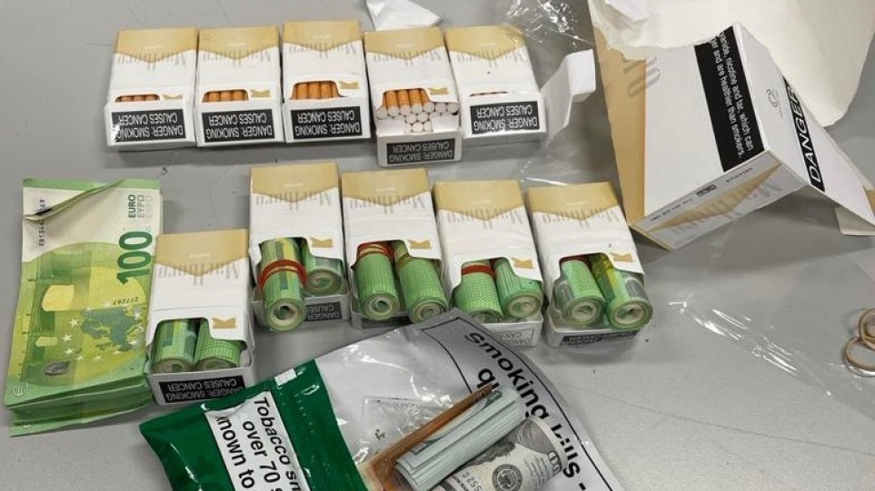 ΑΑΔΕ: Ο «Μπαρτ» εντόπισε 30.000 ευρώ κρυμμένα σε πακέτα τσιγάρων