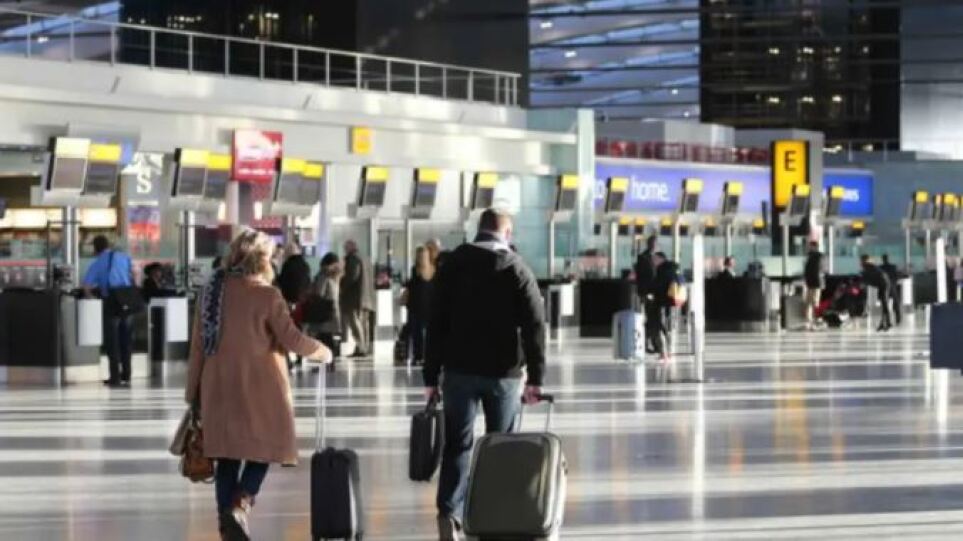Βρετανία: Αφαιρούνται από την κόκκινη λίστα όλες οι χώρες