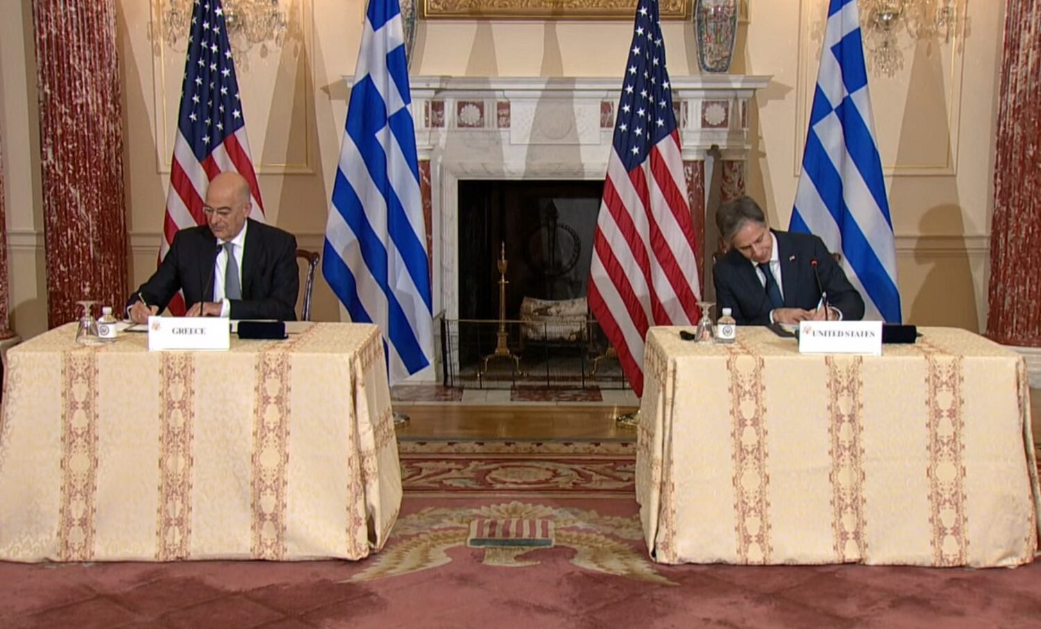 ΗΠΑ: Έπεσαν οι υπογραφές της ελληνοαμερικανικής αμυντικής συμφωνίας