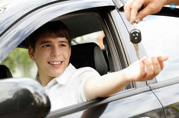Δίπλωμα οδήγησης: Οδηγοί από τα 17 αλλά με συνοδό