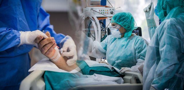 Από την ανάλυση των στοιχείων κατά Περιφέρεια μόνιμης διαμονής των θανόντων, παρατηρείται ότι οι θάνατοι κατά την περίοδο των πρώτων 35 εβδομάδων του έτους 2021 παρουσιάζουν αύξηση σε δώδεκα (12) Περιφέρειες και μείωση σε μία (1) σε σχέση με τους θανάτους της αντίστοιχης περιόδου του έτους 2020. Η μεγαλύτερη αύξηση, σε απόλυτες τιμές, παρουσιάζεται στις Περιφέρειες Αττικής, Κεντρικής Μακεδονίας και Θεσσαλίας κατά 4.005, 1.650 και 818 θανάτους αντίστοιχα και η μείωση στην Περιφέρεια Βορείου Αιγαίου κατά 18 θανάτους.