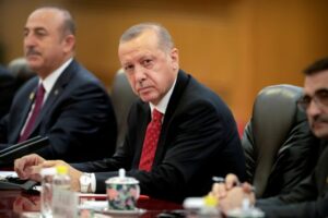 Γιατί ο Τσαβούσογλου απείλησε τον Ερντογάν με παραίτηση